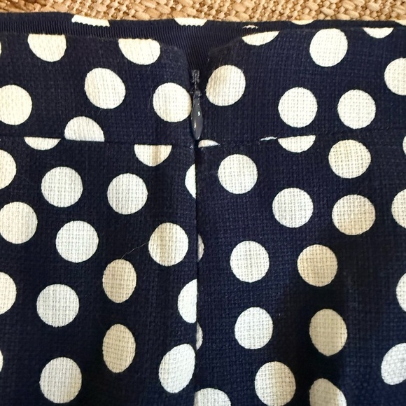 J Crew Pencil Skirt - Size 6
Navy/White Polka Dot - Picture 6 of 7